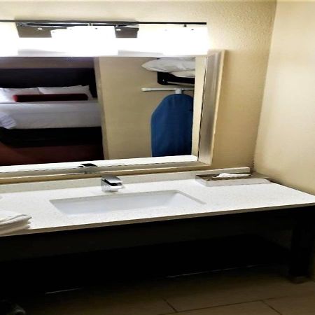 Quality Suites Nashville Airport Extérieur photo