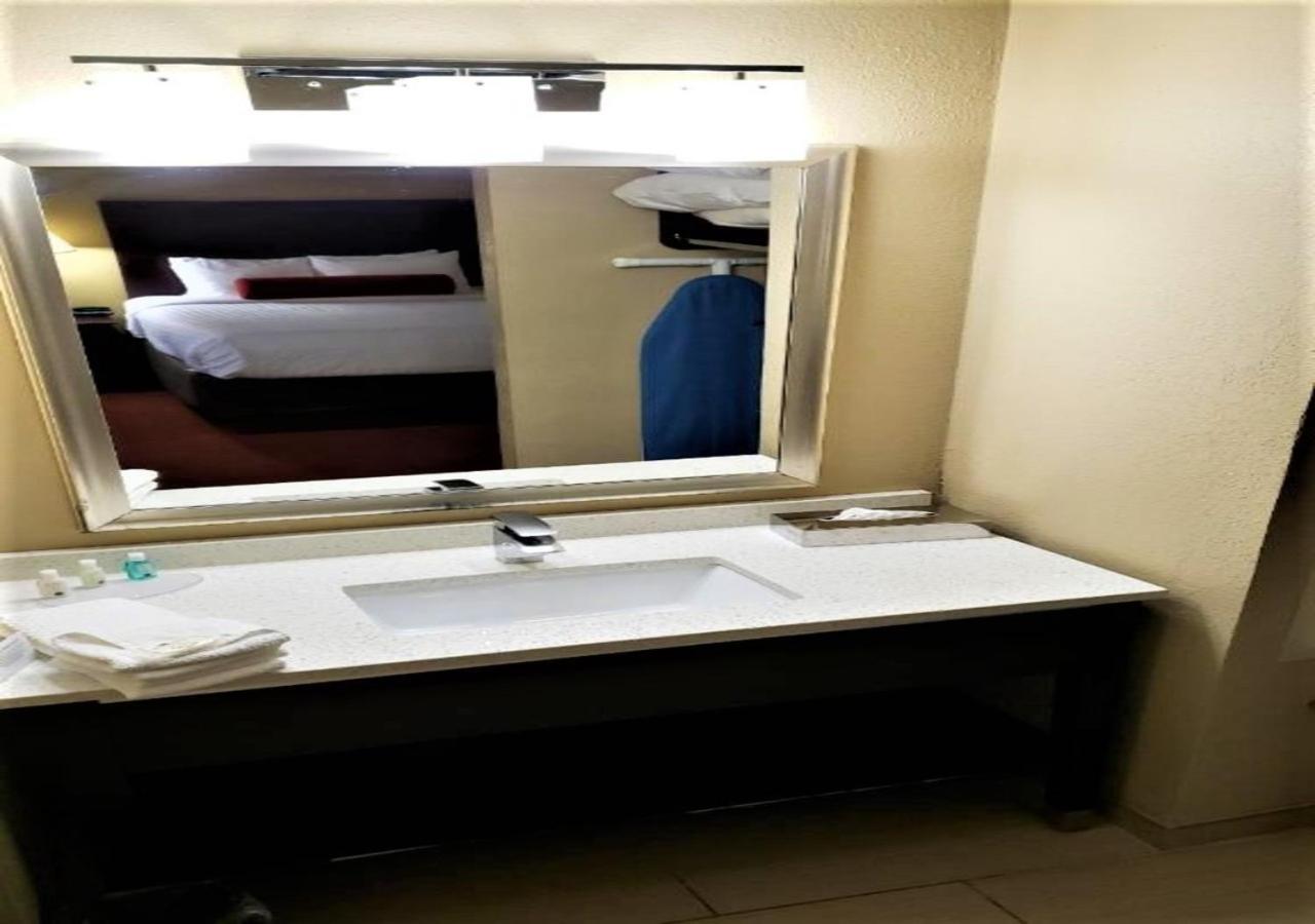 Quality Suites Nashville Airport Extérieur photo