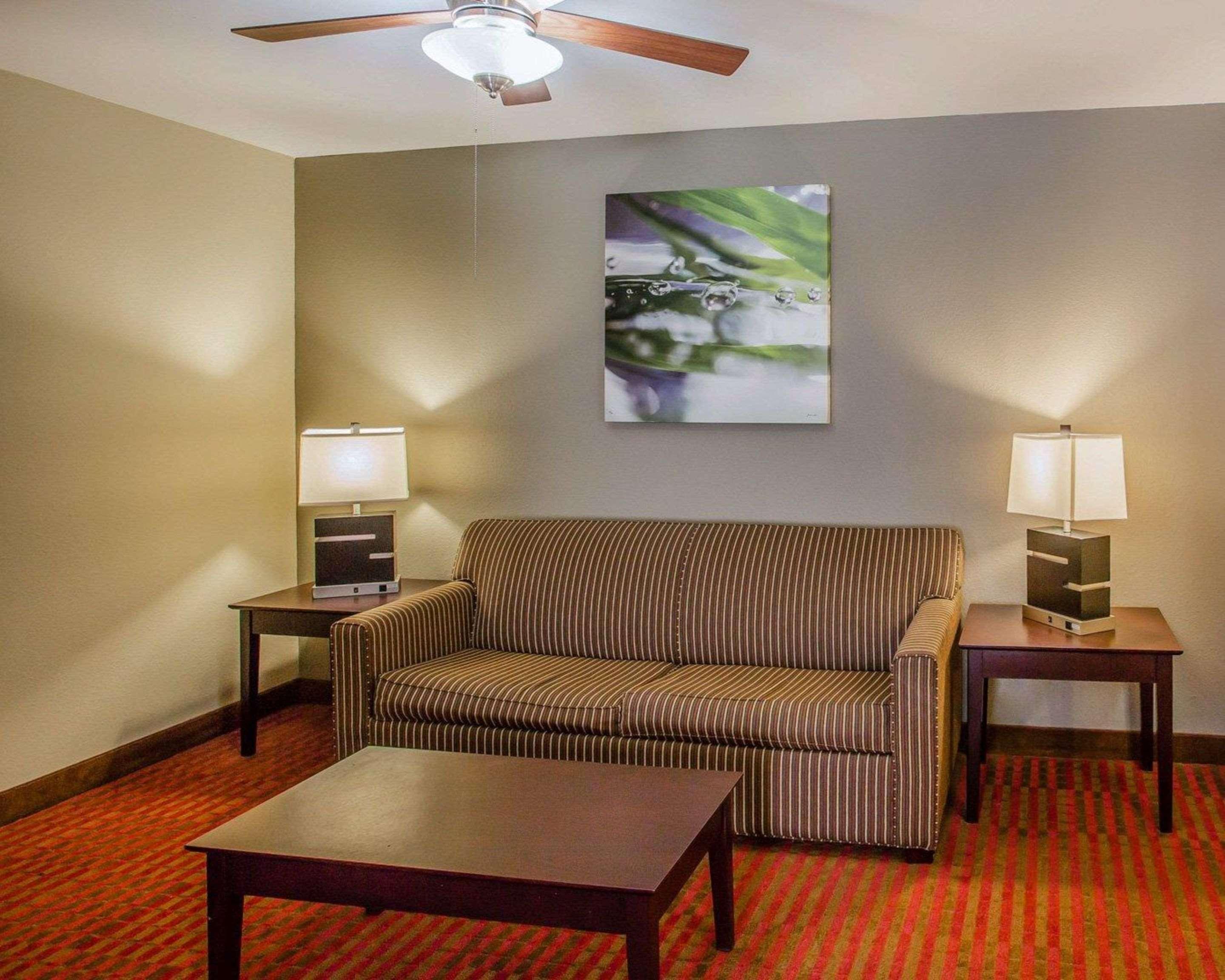 Quality Suites Nashville Airport Extérieur photo