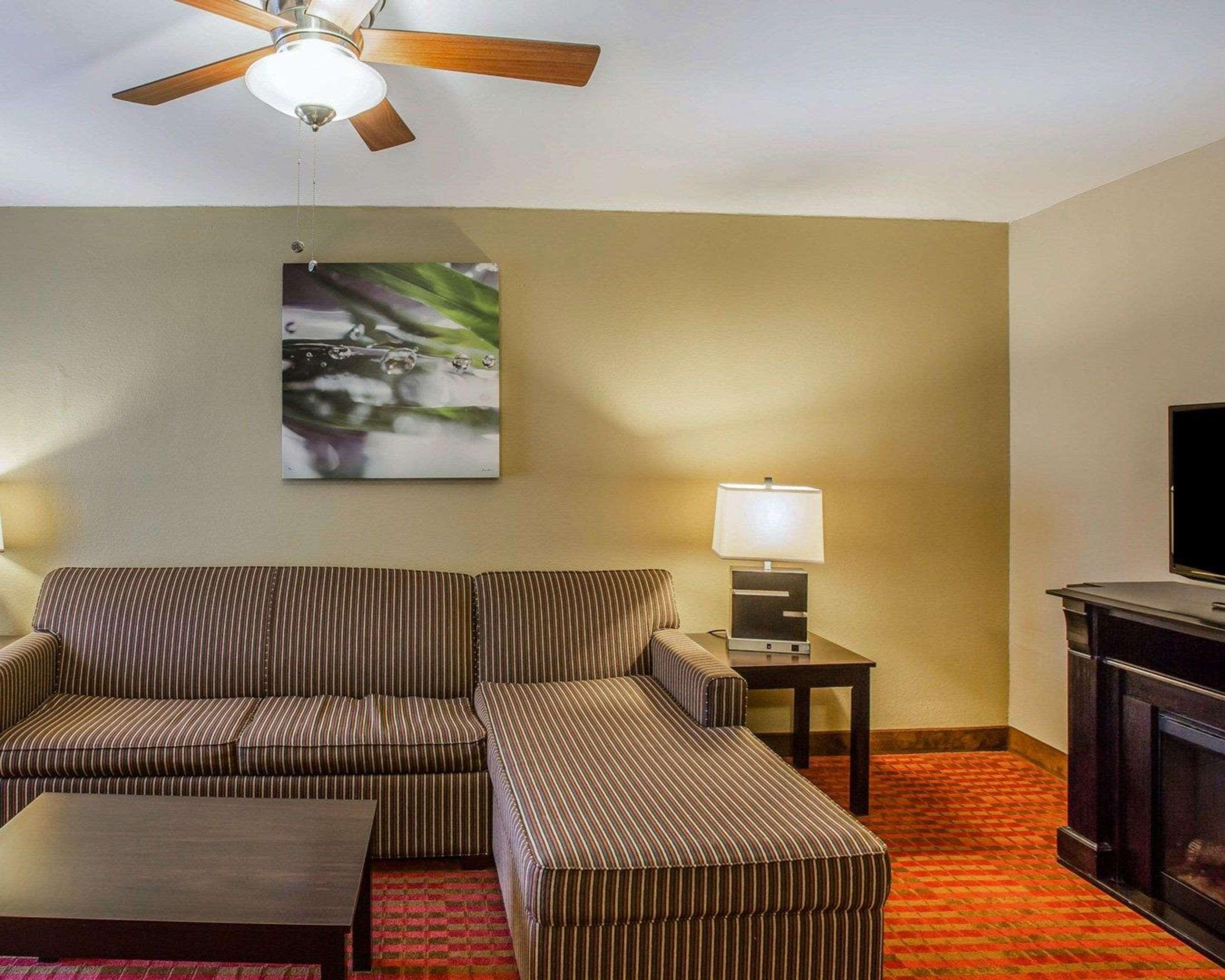 Quality Suites Nashville Airport Extérieur photo